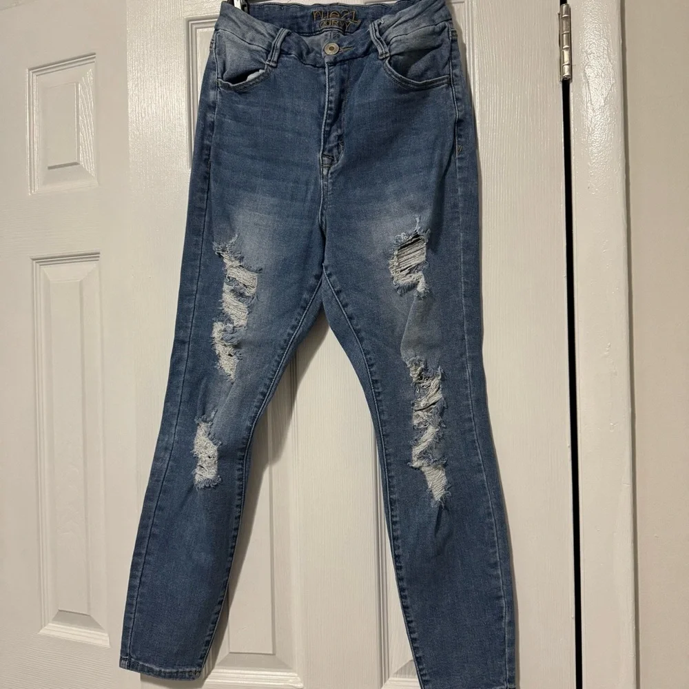 Rue21 Curvy Distressed Skinny Jeans - Picture 1 of 5